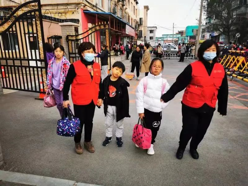 太暖！“中国好邻居”上线，沈阳这个“妈妈团”专接别人家孩子