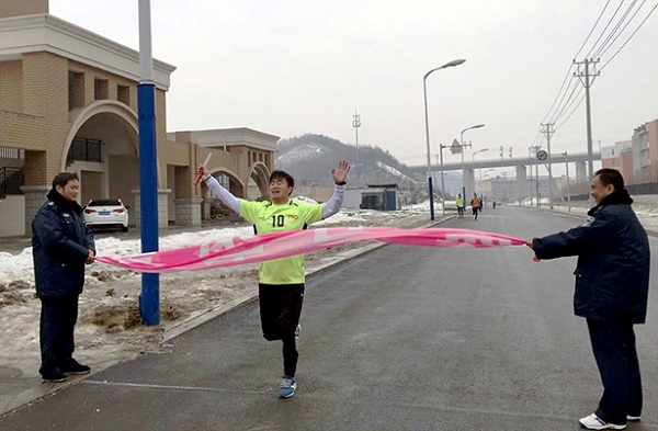 辽宁实验学校本溪分校举行“纪念12.9”运动接力长跑比赛